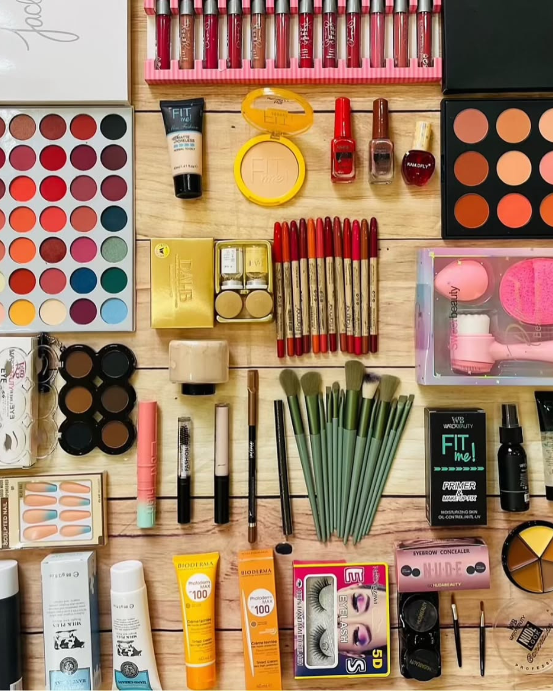 Luster Beauty Makeup Box